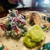 比良山荘 - ①【先付け】
                    ・揚げ一寸豆
                    ・鮎の熟鮓
                    ・青干し薇（ぜんまい）と近江蒟蒻の白和え