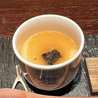 YAKITORI 燃 es - アミガサダケの茶碗蒸し
                モリーユとも言われるアミガサダケ、香り高く深みのある味わい！
                森さんの茶碗蒸しはやはりフレンチテイストで美味しいのである♪