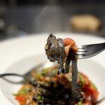 293286044 - なにより、螢烏賊のパスタが、イカ墨を練り込んだ手打ちのタリオリーニというこだわりが心憎い(^^)