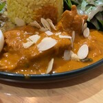 チキュウ マサラ - ナポリのブッタネスカ風バターチキン