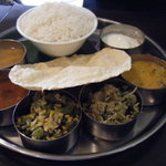 南インドの野菜料理プレート