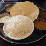 南インドの野菜料理プレート