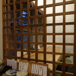 蕎房 猪口屋 - 落ち着く窓側のカウンター