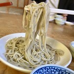 一扇 - 盛せいろの皿からそばリフト