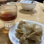 中国 東北飯店 - 紹興酒とザーサイ