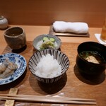 吉い - 食事、海老真丈の赤出汁、車海老のごま和え、香の物