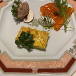 マッシュルーム - 前菜盛り合わせ(ブロッコリーとズワイガニのフラン、自家製スモークサーモン、豚肉のリエット)