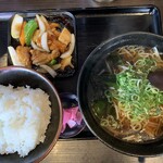 てんほう - 料理写真:Cランチ：醤油ラーメン、ミニおかず、ごはん、漬物