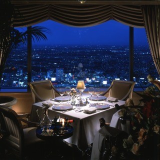 【おしゃれな雰囲気】絶景を愉しみながら味わう美食の空間