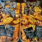 Pane Ho Maretta - 惣菜パン系も充実!!
      どれも確実に美味しいんだろうな、
      と思わせるビジュアル♡