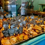 Pane Ho Maretta - この洗練されたディスプレイ⟡.*
                                どれも美味しそうで迷っちゃいます♡
                                魅せ方も素晴らしい!!