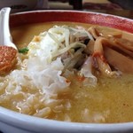 ラーメン渓流 - 味噌ラーメン大盛り（白きくらげ＋メンマ）