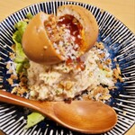 EAT BOX - 【名物】燻製半熟卵のポテトサラダ700円