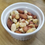 Viva okei ワインショップ＆イタリアン - ミックスナッツ500円