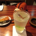 バーアルディ - 待ち合わせの時間前一足先に到着しジンをいただく