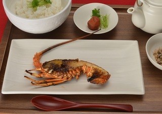 Himono Maru - 伊勢海老の干物。頭の濃厚な味噌につけていただきます。