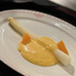 表参道うかい亭 - フランス産 ホワイトアスパラガス
      オレンジサバイヨンソース