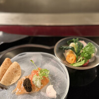 表参道うかい亭 - タスマニアサーモンとキャビア、春野菜のサラダ