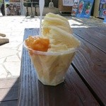 Shima Kafe - マンゴー雪花氷550円♪氷はクリーミーなベースを固めて削った感じ。甘くて美味しい！暑い時にイイです☆