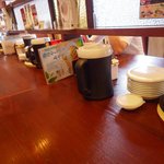 久留米ラーメン清陽軒 - カウンター席は正面の人の顔が気になりません