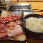 精肉店直営 焼肉定食 やまと - 
