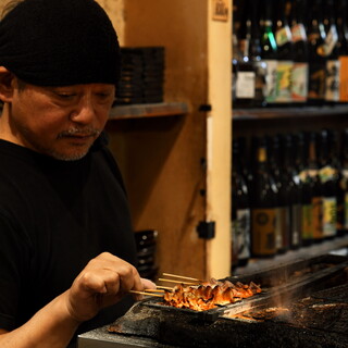 熟練の大将が焼き上げる焼き鳥