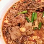 逸品坊 - 崩した豆腐を餡かけのように頂く…