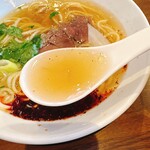 四川料理・蘭州ラーメン 牛王 - 澄んだスープが美味しい！