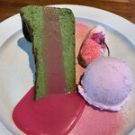 UNITY CAFE - 別添えの桜のシロップを掛けてからいただきます