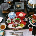 芦ノ牧グランドホテル - 夕食の葵の膳ですｗ　このほかに揚げたて天ぷらと暖かい茶碗蒸しがつきますｗ　宿泊料を考えると破格の待遇ですｗ