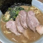横浜ラーメン 渡来武 総本店 - チャーシュー麺は¥1,200