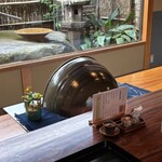 御手打ちそば やま本 - カウンターから