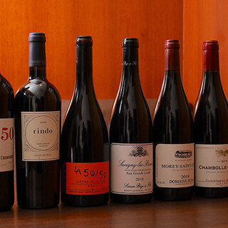 【ソムリエ厳選】世界各国から集めた上質なワインをご用意。