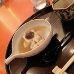 祇園つじや - スッポンスープに鱧、玉ねぎ、豆腐、椎茸、葛きり、梅肉