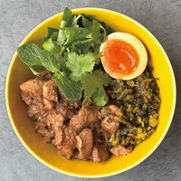 魯肉飯/ルーローハン（中華スープ付き）