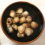 魚幸水産 - アサリも生きています！