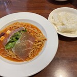 ピア サピド - 料理写真:生ハムとモッツァレラのトマトソーススパゲティ