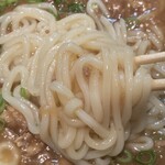 武膳 - やや細めの中太麺は艶やか滑らかで、モチモチ感がすごい！