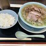 新橋ニューともちんラーメン 川崎駅前店 - チャーシュー麵（無料のご飯は中盛り）