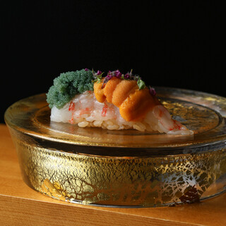 素材の旨みを最大限に引き立たせる独自の熟成鮨