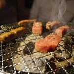 炭火焼肉 筵 - 焼いて～