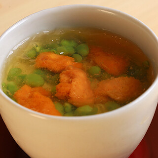 旬の野菜と海鮮を中心とした日本料理をお届けいたします