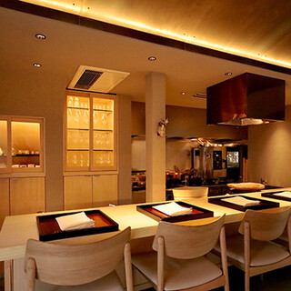 カウンター6席のみ◆五感が喜ぶ洗練されたプライベートな空間