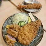 黒豚とんかつ ほり壱 - とんかつはお決まりの！特選黒豚のロースとヒレのコンビ