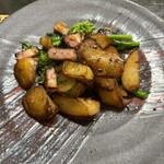 みやび亭 - 熟成メークインと黒豚ベーコンガーリック炒め