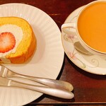 森のらくだ - いちごロールケーキとミルクティー