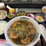 中国料理 頤和園 - ネギとパクチーですよ　ミド◯さん！