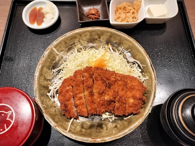 名古屋名物 みそかつ 矢場とん 名古屋城 金シャチ横丁店 （ヤバトン