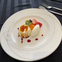リストランテ ストラーダ - ドルチェ(パンナコッタ・ココナッツアイス・フルーツ)