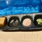 鉄板焼 grow - 薬味の泡醤油、ブラックペッパー、塩、山葵